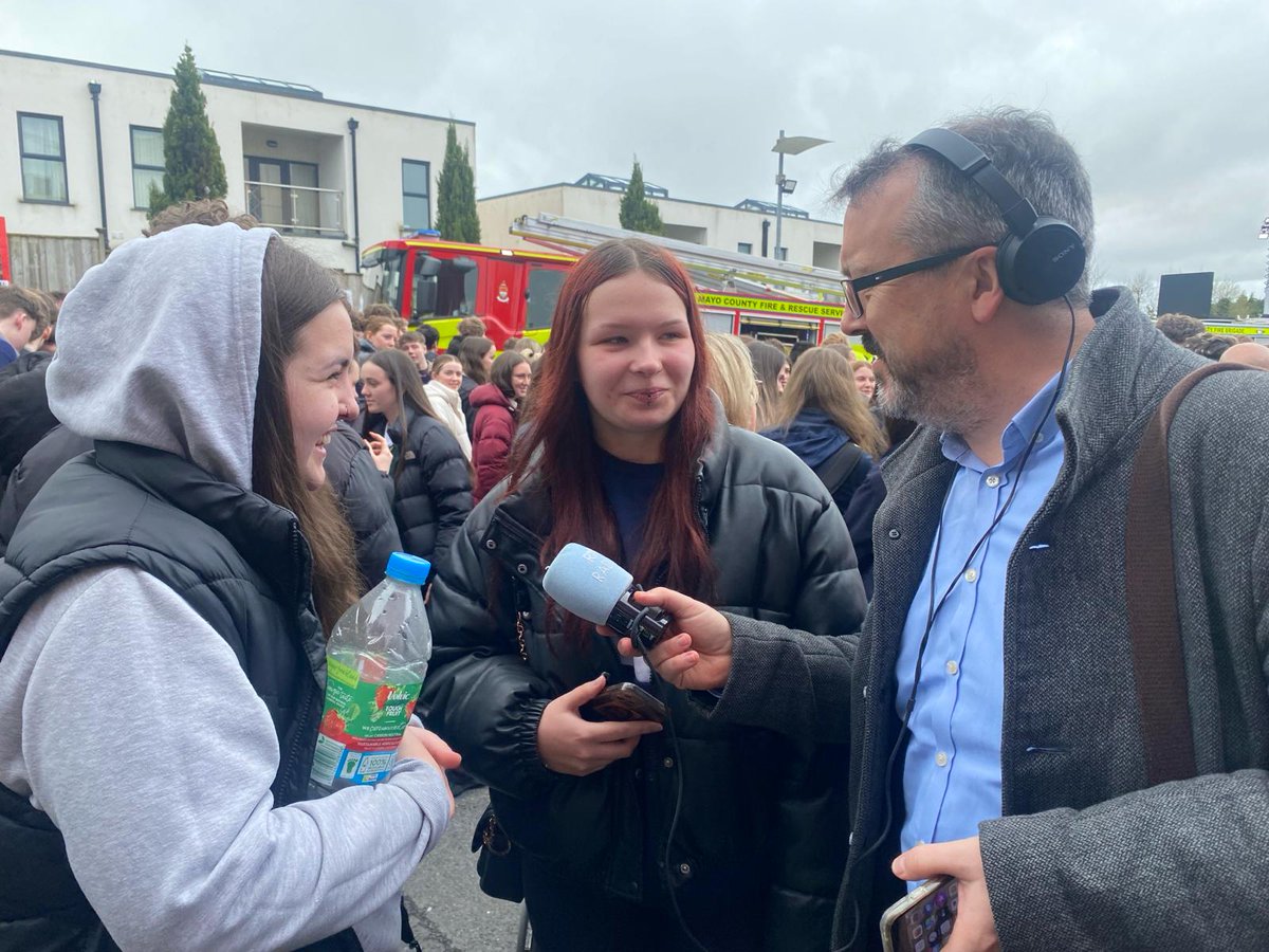 We attended the #Axaroadsaferoadshow today in Castlebar. A number of our learners spoke to RTE reporter John Cooke about the experience. You can hear them on the Drivetime show this evening from 4:30pm to 7pm on RTE Radio 1
#WeAreYouthreach #youthreach23
#radio1 #msletb