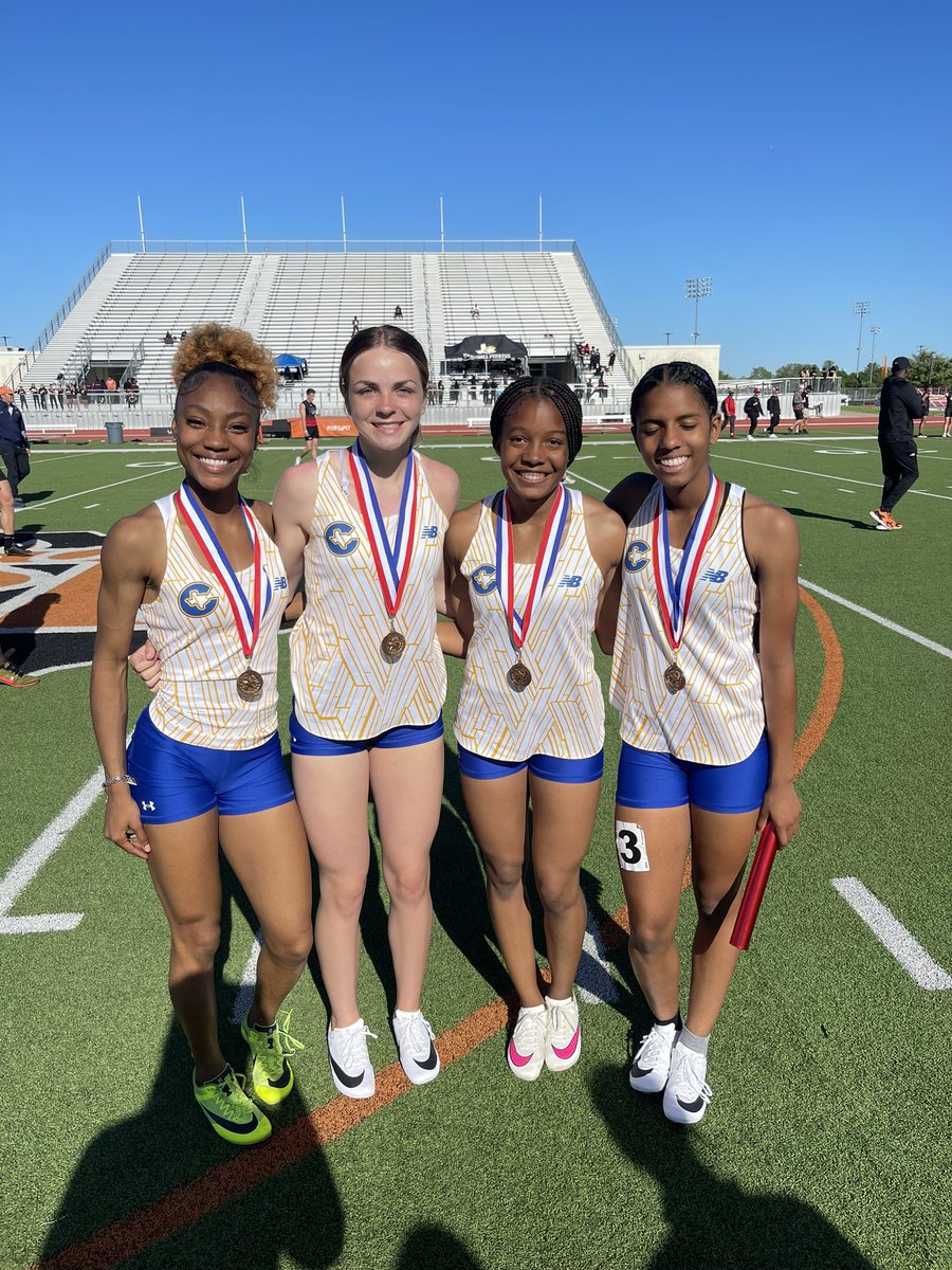 Congratulations to these 4 ladies for qualifying for regionals in the 4x1!!!

#InTheLab