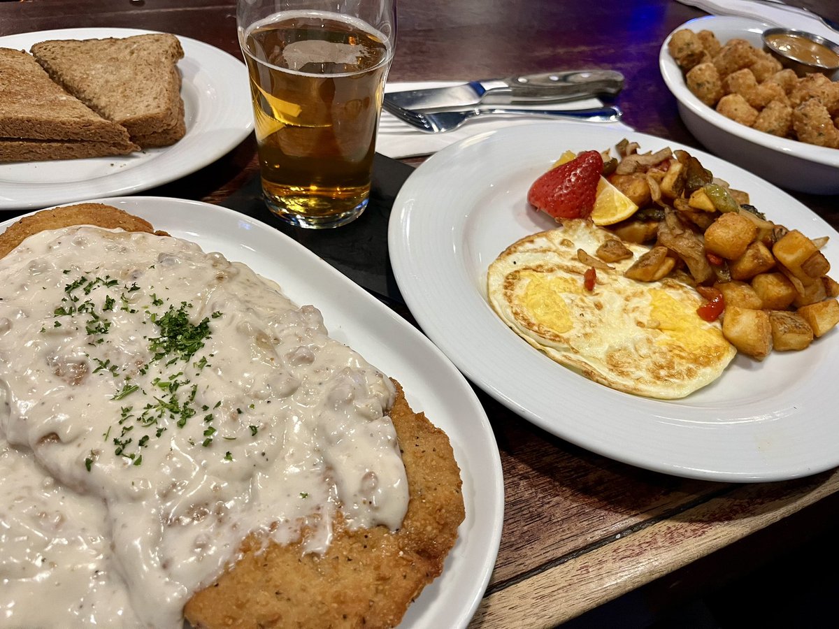 Everyday is #chickenfriedsteak and #tatertots day at our local @maverickgaming casino in #SeaTacLife