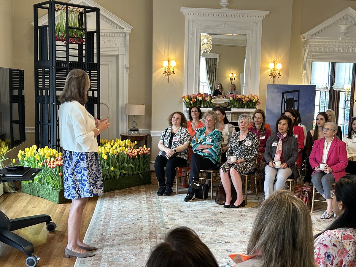 I later received the Defense Attaché Spouses Association with our special guest Sharene Brown, who through Five and Thrive raises awareness for the unique challenges facing military families. 👏🏼👏🏼👏🏼 #DutchTulipDays