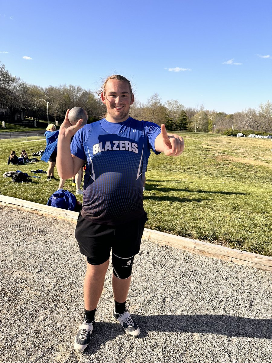 Kapan Coach with a 4 foot pr in the shot put. <a href="/blazerstf/">GE BLAZERS T&F/XC FAMILY</a> Big time now at 44 feet!