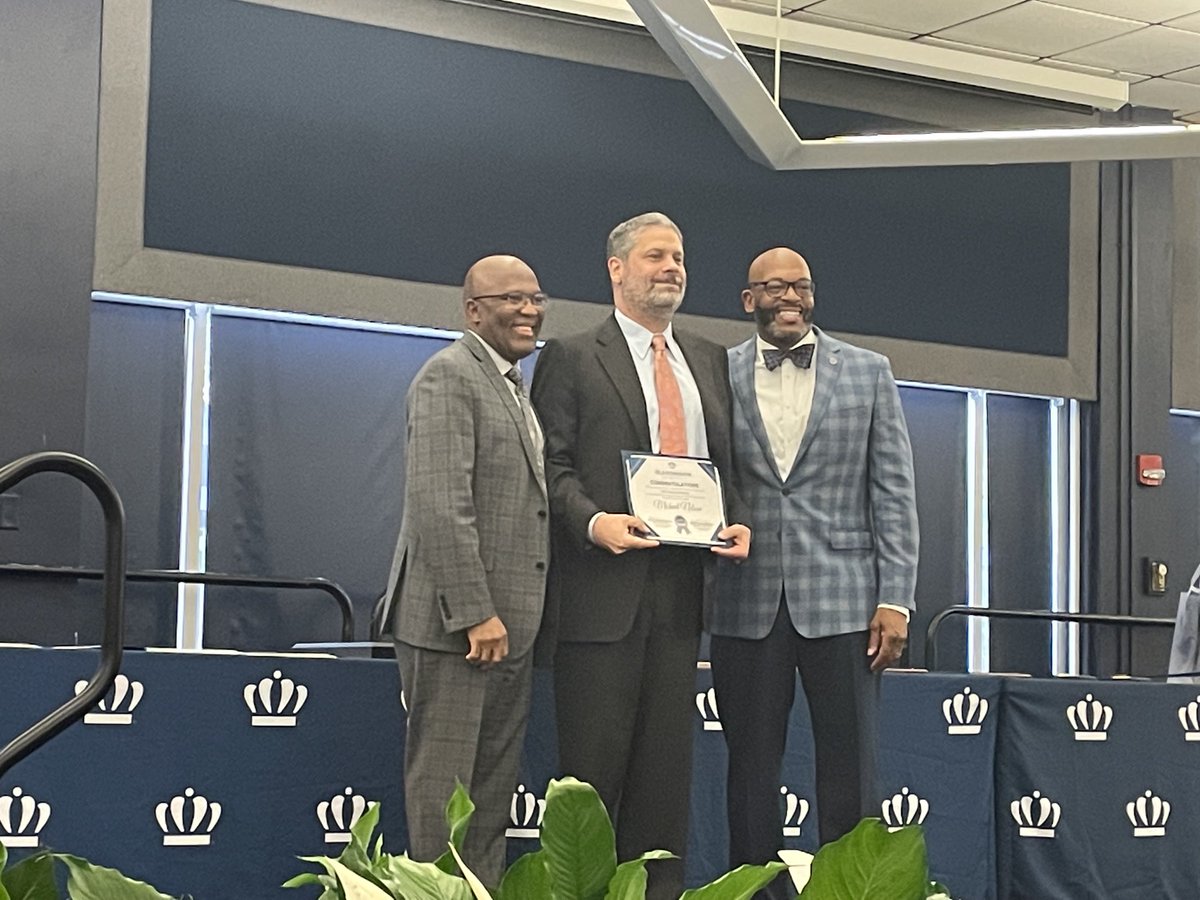 Dr. Michael Nelson receives the 2024 ODU Eminent Scholars Award. Left: Dr. Argo, Provost and Vice President of Academic Affairs; right: Dr. Hemphill, President of ODU. ⁦@ODU⁩ ⁦@WebSciDL⁩ ⁦@oducs⁩