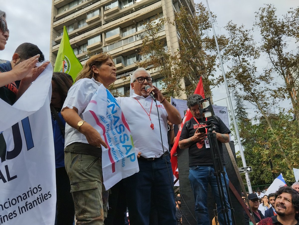 📸 Algunas de las postales que dejó marcha #ParoNacional <a href="/Cutchile/">CUT Chile ✍️🗳</a>, en que las afiliadas <a href="/uniamericas/">UNI Américas</a> en 🇨🇱 estuvieron presentes para exigir un #TrabajoDigno, Decente, Justo y Equitativo, negociación colectiva multinivel, equidad salarial, huelga efectiva, fin a acoso y violencia