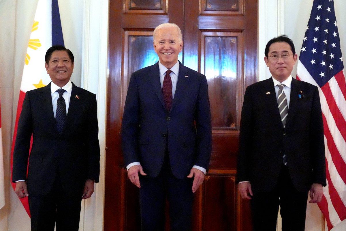 The power of three. The first-ever 🇺🇸🇯🇵🇵🇭 trilateral summit with @POTUS, PM @kishida230, and President @bongbongmarcos demonstrates our commitment to multilateral cooperation in the #IndoPacific. This new era of strategic, regional partnerships in defense, technology, energy, and…