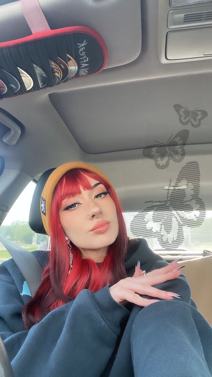 fЯeaK// tweet media