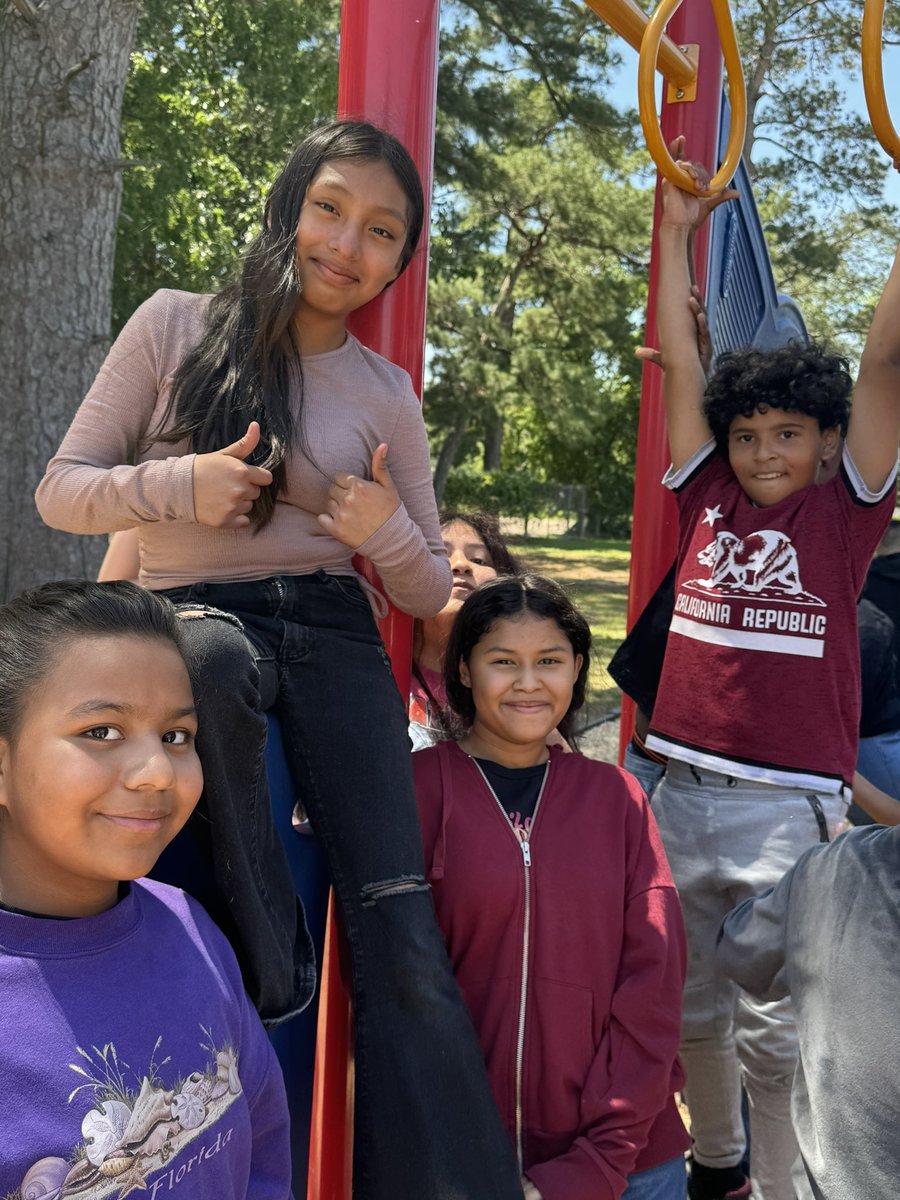 cmmonson1's tweet image. When @As_Gr8t asks you to give an extra minute of recess, you do it!! #PridePersistencePositivity #somosSTALLIONS ☀️ @lit4teaching @SmithES_AISD