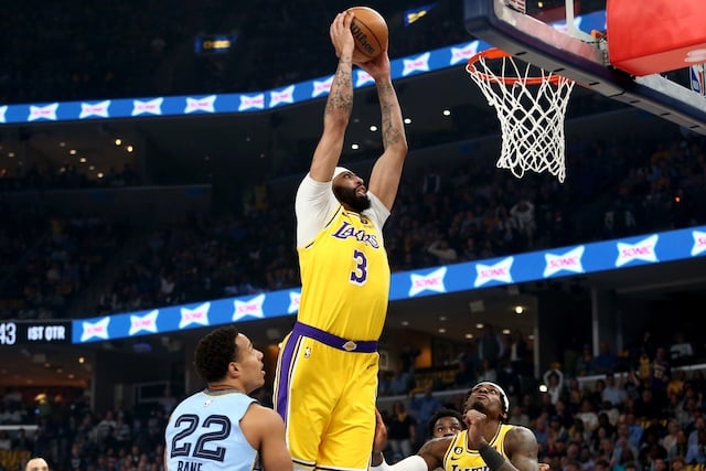 #Lakers injury report, including the statuses of Anthony Davis and LeBron James for tomorrow's game against the Grizzlies. lakersnation.com/lakers-injury-…