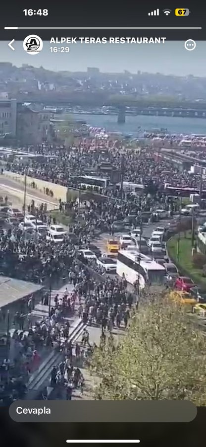 Bayramın 2.günü Eminönü nün haline bakın ! Sayın Ekrem İmamoğlu; Lütfen Eminönü 'nden başlayarak İstanbul da ki Suriyeli sığınmacı yoğunluğun önünü alın...