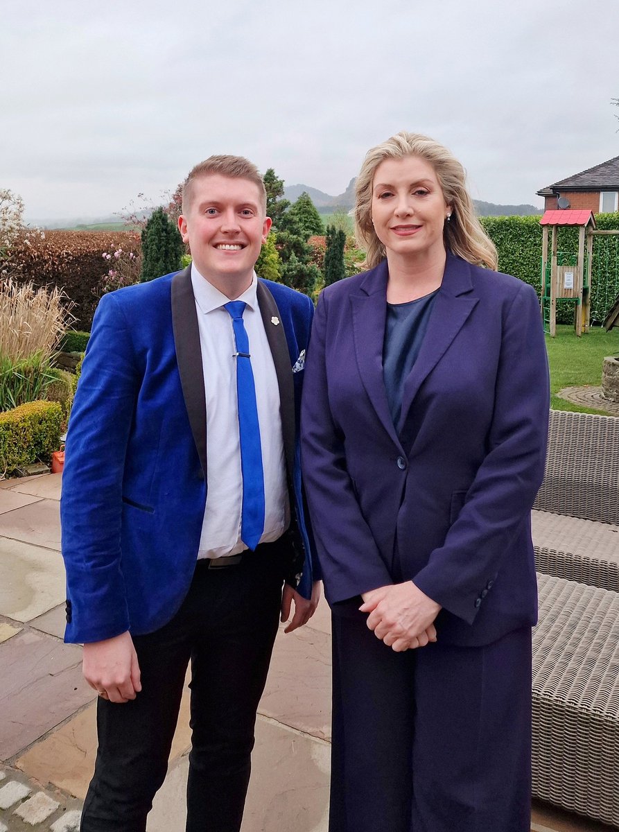 A huge honour and privilege to host The Rt Hon @PennyMordaunt MP in the Staffordshire Moorlands this evening. The perfect Peak District setting for a Cabinet minister visit! 💙🇬🇧