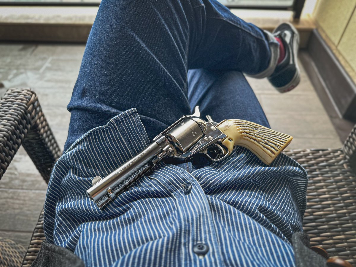 janedoe_cz75's tweet photo. My COLT SAA ➕ Staghorn Grip
#colt #coltczgroup #singleactionarmy #SAA #タナカワークス https://t.co/vshmBTtlcH
