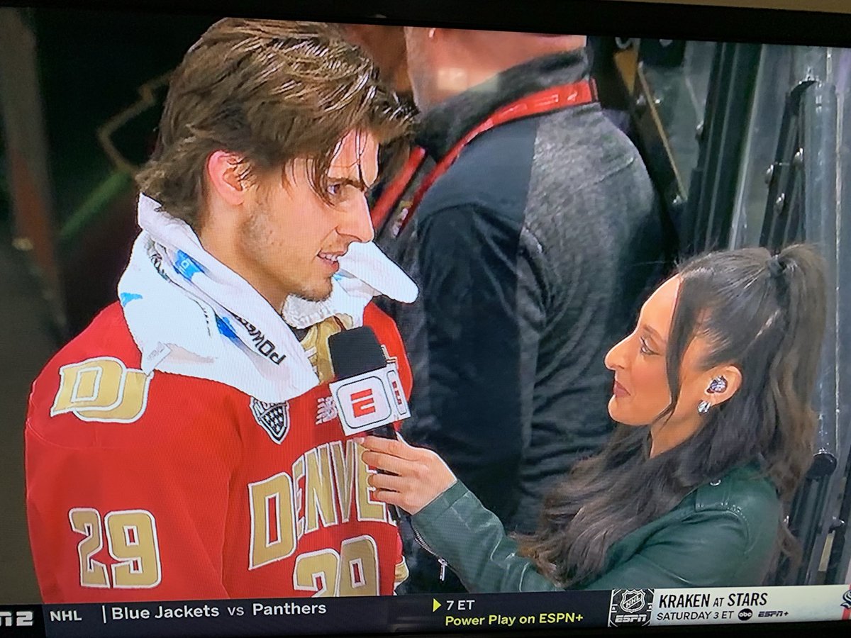 Another ⁦@fightingsaints⁩ alum getting airtime on national TV. Tristan Lemyre with a huge goal that pulls Denver even with Boston University in the Frozen Four semis.