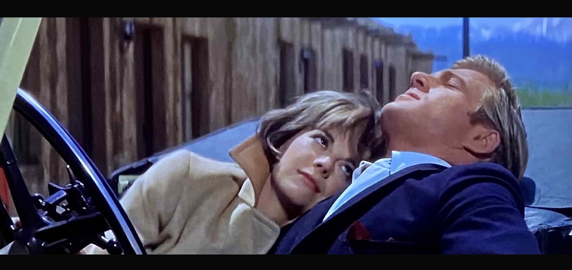 Watching #InsideDaisyClover on @tcm & sorry but there is so much electricity betw #RobertRedford & #NatalieWood. Too bad he’s supposed to be gay in this movie.