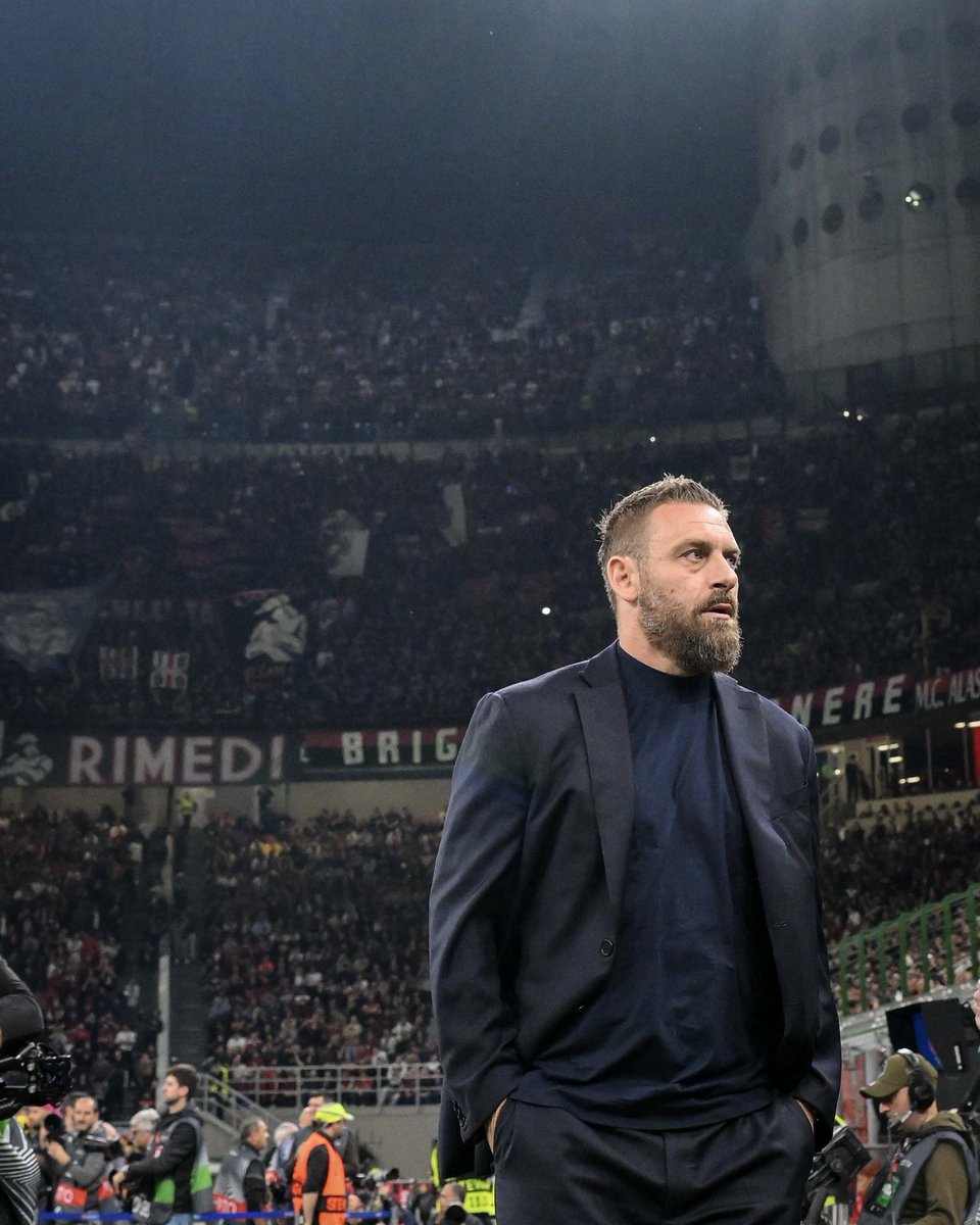💬 “What got me excited? A bit of everything. Both the courage to hold the ball, as well as the courage and strength to defend in the final minutes.” - Daniele De Rossi 👔 #ASRoma | #MilanRoma | #UEL