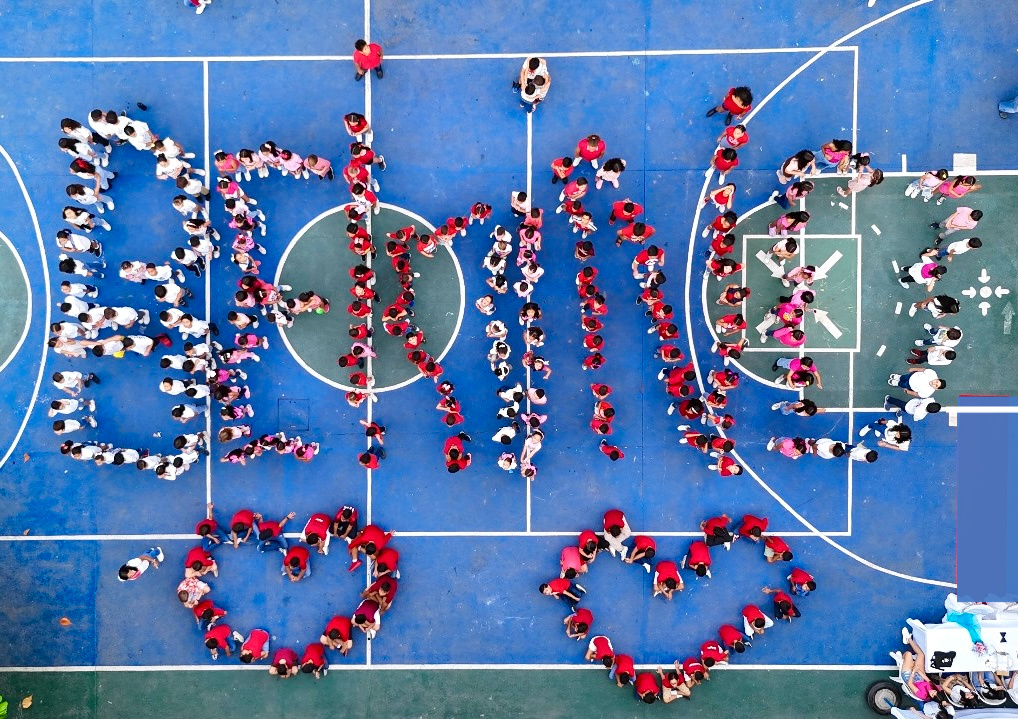 It's #ThankfulThursday and we're so grateful to each community, school, family and friend who is committed to kindness! ❤️ Thank you to Colegio Integral Rotterdam in Zihuatanejo, Mexico for this super photo taken during this year's #GreatKindnessChallenge! #KidsforPeace #BeKind