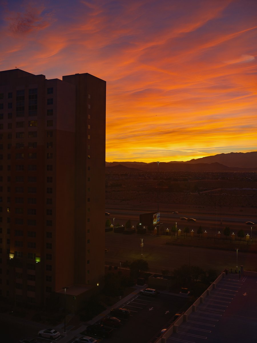 versatilityrnj's tweet image. Cool Nevada Could Formations.