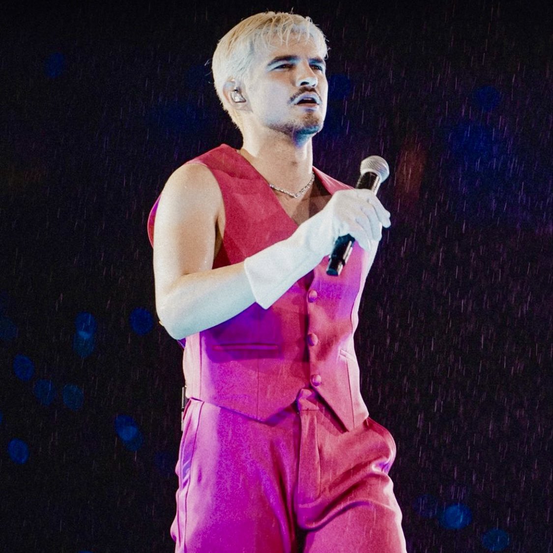 bchartsnet's tweet photo. Jão esgota mais 3 datas da "SUPERTURNÊ" em Fortaleza, Recife e Brasília. ★

Sucesso por onde passa, já são 11 shows da turnê com ingressos completamente esgotados. Sold out, kisses for you. https://t.co/bp8qWOm9Ki