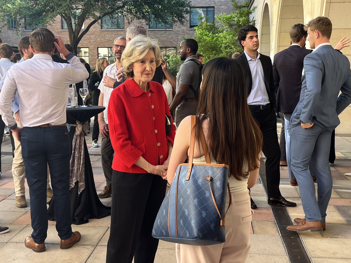 Our Energy Student Mixer is happening now! Special thanks to all the bpx energy (@bp_America) representatives and students who joined us for an afternoon of networking. We were honored to be joined by Senator @kaybaileyhutch 🤘