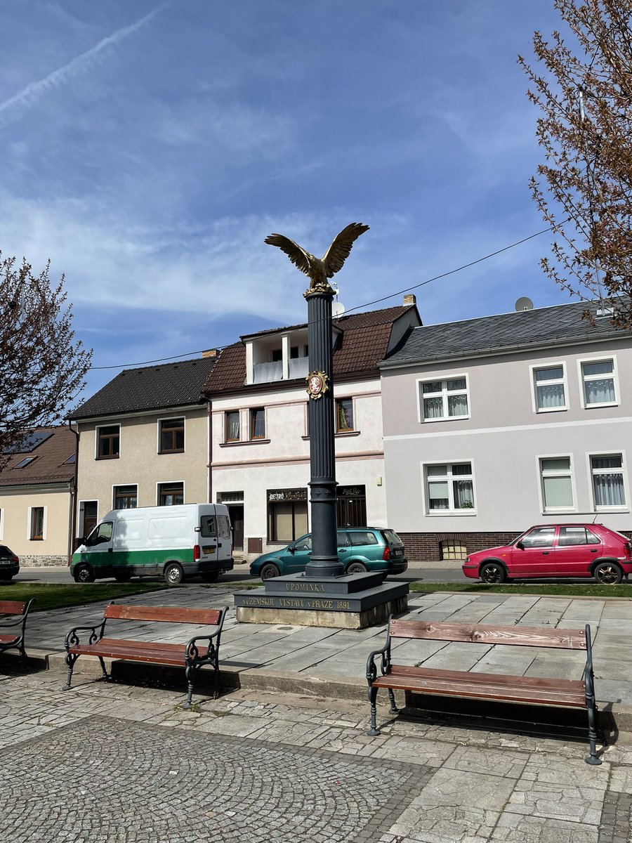 retroturistika's tweet photo. Sochy a památníky v Komárově u Hořovic #komarov #vylet #turistika #cesko #sochy #fotocesty #travel #czechia #trip #sculpture #spring https://t.co/2bUeRJ1BBR