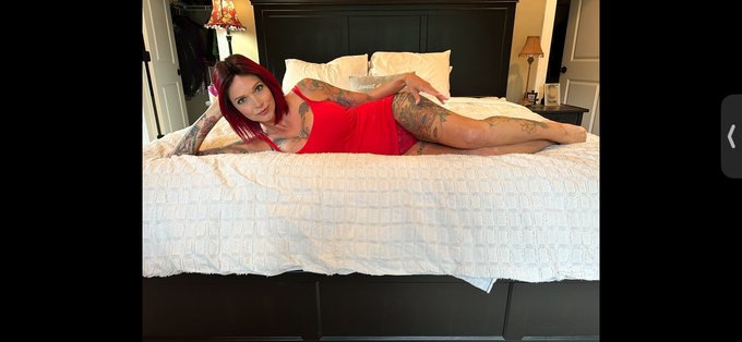 Chat with me! I like answering my DMs and send custom pics and vids too! Where? MY OF of course!
https://t