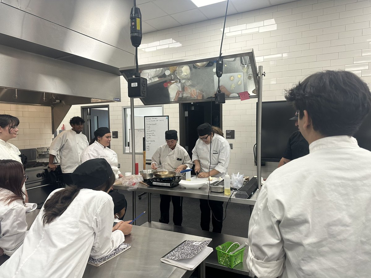 Witnessed a great lesson today! Our culinary arts students participated in a student-led lesson on cooking chicken marsala! There were some great discourse amongst the students on safety, measurements, and the science behind the recipe! Keep up the great, work! @OurCareerCenter!