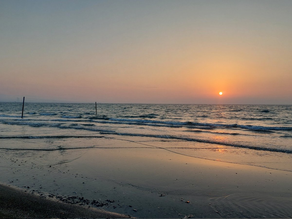 KaterinaChrysos's tweet image. While you were asleep🌻🌅🐚🌊#limassol #lemesosmou #myisland #sunrise