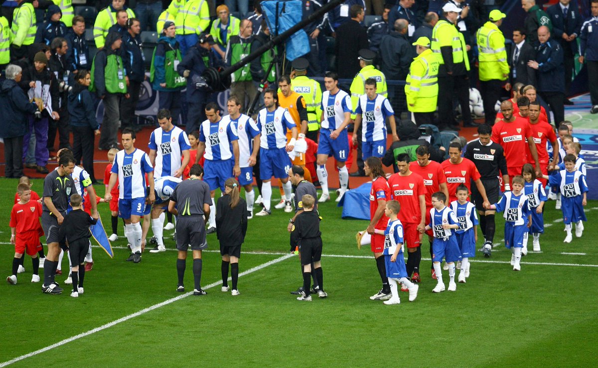 CarlesComa's tweet photo. Va ser una derrota dolorosa, però també (i crec que no m'equivoco al afirmar-ho) de la que més orgullosos ens podem sentir els pericos i periques.
#Glasgow #RCDE #FinalUEFA
@RCDEspanyol https://t.co/5Ook9qkvLK