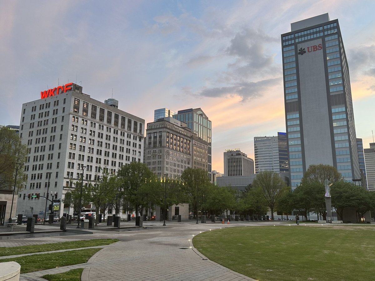 Caught a beautiful Downtown Nashville sunset 🌅 #sunset #sunsetphotography #downtown #nashville #tennessee #nashvilletn #nashvilletennessee #downtownnashville #cityphotography #cityphoto #sunsetphotography #sunsetlover