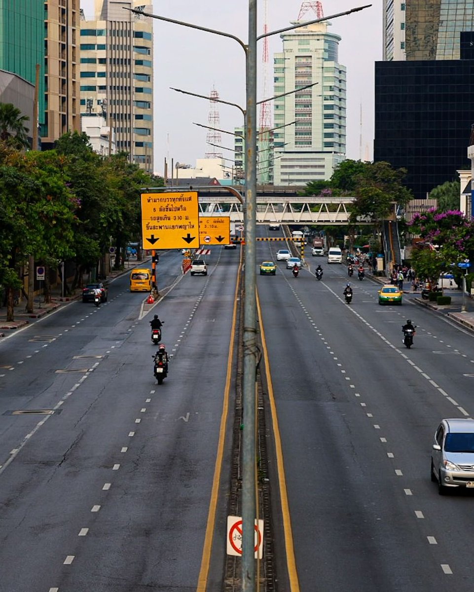 No traffic in Bangkok as Songkran kicks off
.
Roads across Bangkok were free of traffic on Friday as the five-day Songkran holiday got underway.
.
There were very few vehicles on the capital’s main roads, namely Phetchaburi, Ratchadamnern and Ratchawithi, in a welcome break from…