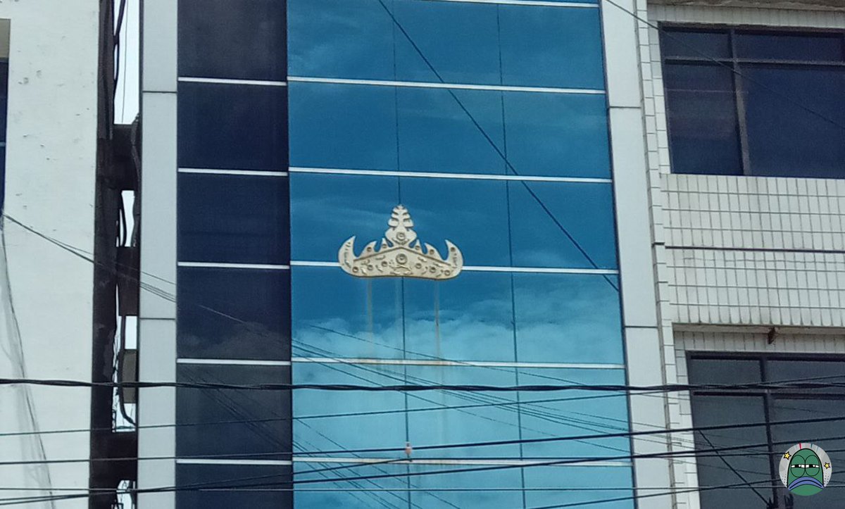 💚 Aku lg mudik lewat Lampung, salfok liat gedung2 disini kebanyakan masang siger di gedungnya.. bahkan indoaprilpun ada sigernya.

Makna nya apa yaa ini? Apakah wajib???