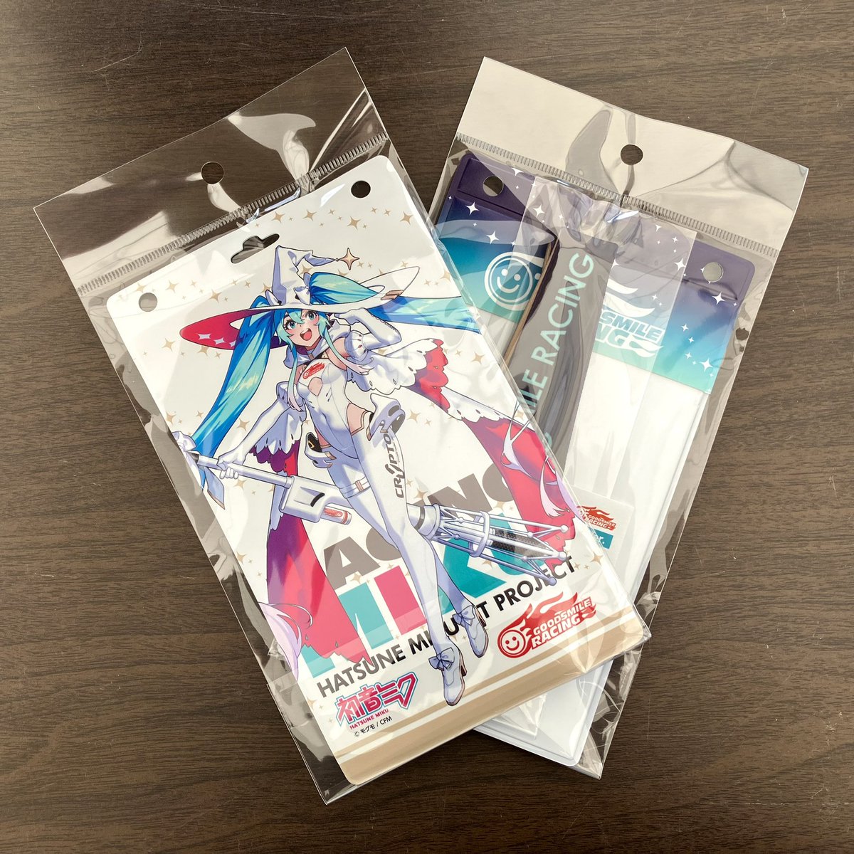 【#SUPERGT2024 開幕戦 岡山】 🔸新商品🔸 『GOODSMILE RACING アルミマグネットステッカー』¥1,000 税込 『レーシングミク 2024Ver. フルカラーチケットホルダー』¥1,800 《GSR》 4月13日(土) 14日(日) #岡山国際サーキット イベント広場 「GSRショップ by FOREST」 にて販売予定です🏁