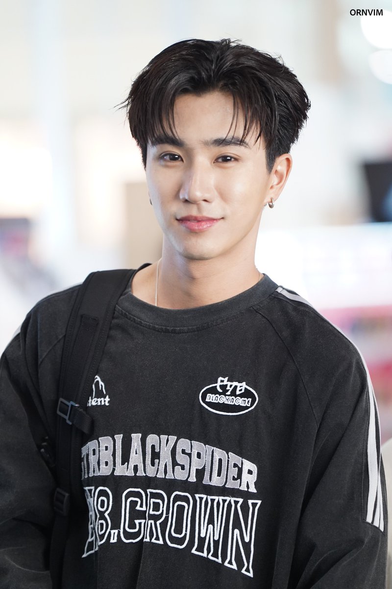 ornvim's tweet photo. เดินทางปลอดภัยนะค้าบบบบ 🖤

#PerthTanapon
#KDPPE https://t.co/928g7XLdf6