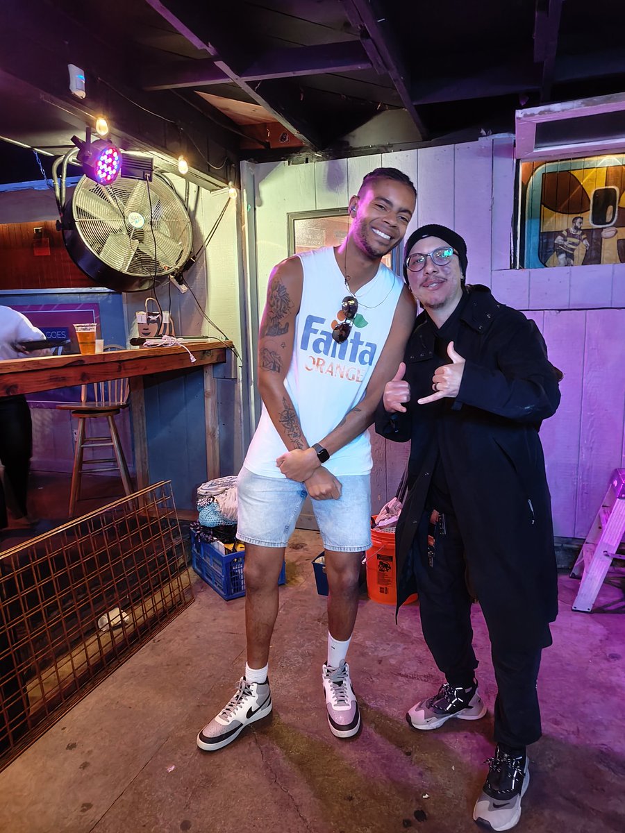 Cyribro's tweet image. I get a photo with the one and only big man Degs each time dude comes to my city 😎🤙🏼

Stoked to see you again bruv, Daydream was a night to remember!

#YESCYR #Cyribro #CircuitSystem #CS #FutureFocused #UnitedByBass #UBB #SDUnion #Degs #DrumAndBass #Jungle #HospitalRecords