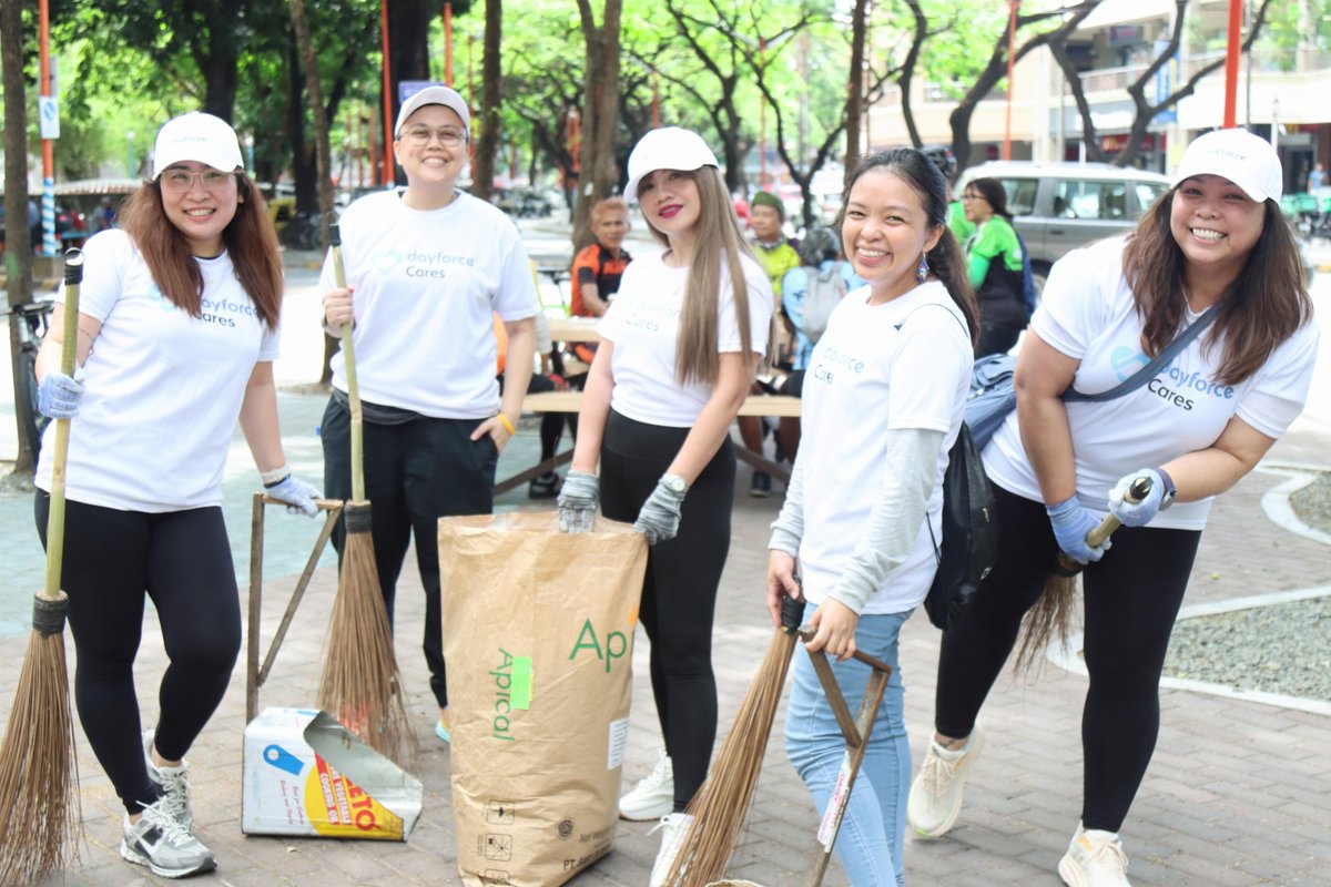 Daymakers gathered in the Philippines to clean up local parks and neighborhoods. Your teamwork, commitment to sustainability, and participation in Global Volunteer Month #makesworklifebetter.
