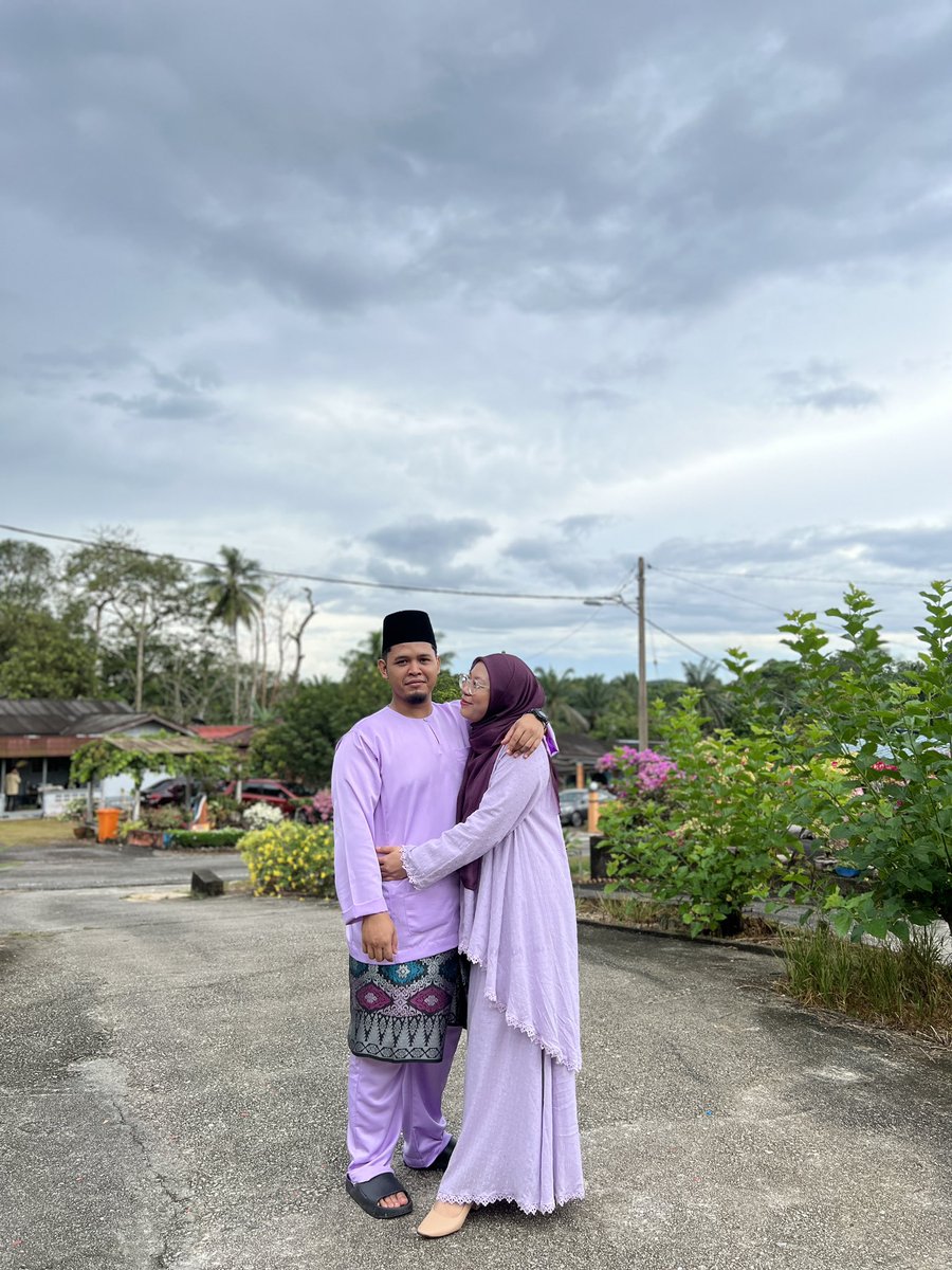 fawawahidah's tweet photo. Yeay dah boleh raya sesama. Selamat hari raya dari kami berdua 🥳 https://t.co/5riZBsA8w0