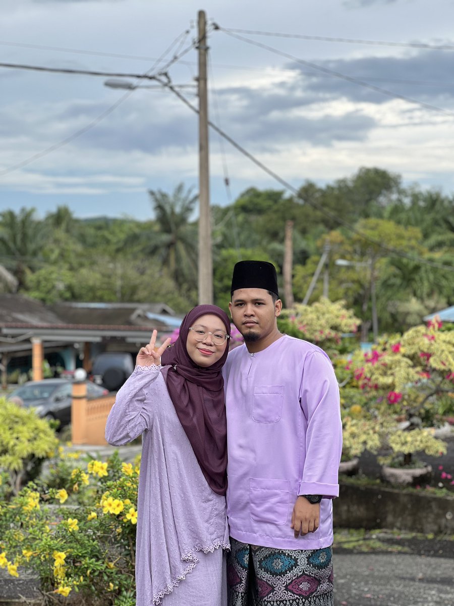 fawawahidah's tweet photo. Yeay dah boleh raya sesama. Selamat hari raya dari kami berdua 🥳 https://t.co/5riZBsA8w0
