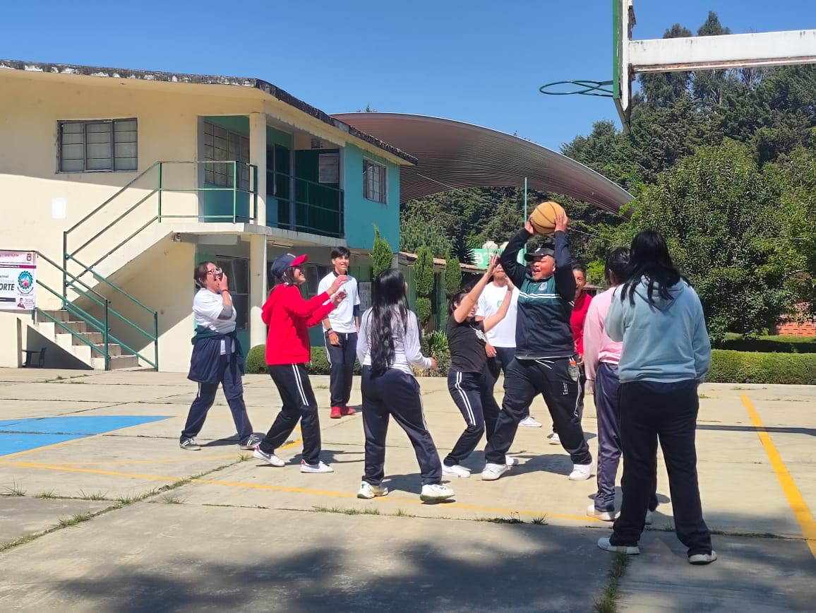 Este regreso de vacaciones fue muy emocionante y lleno de actividades iniciamos con una mañana Deportiva enmarcada en la 🏃'Semana Nacional de la Cultura Física y el Deporte'🤾 , donde los estudiantes participaron, en torneos de ⚽fútbol soccer, 🏀Basquetbol, voleibol.
