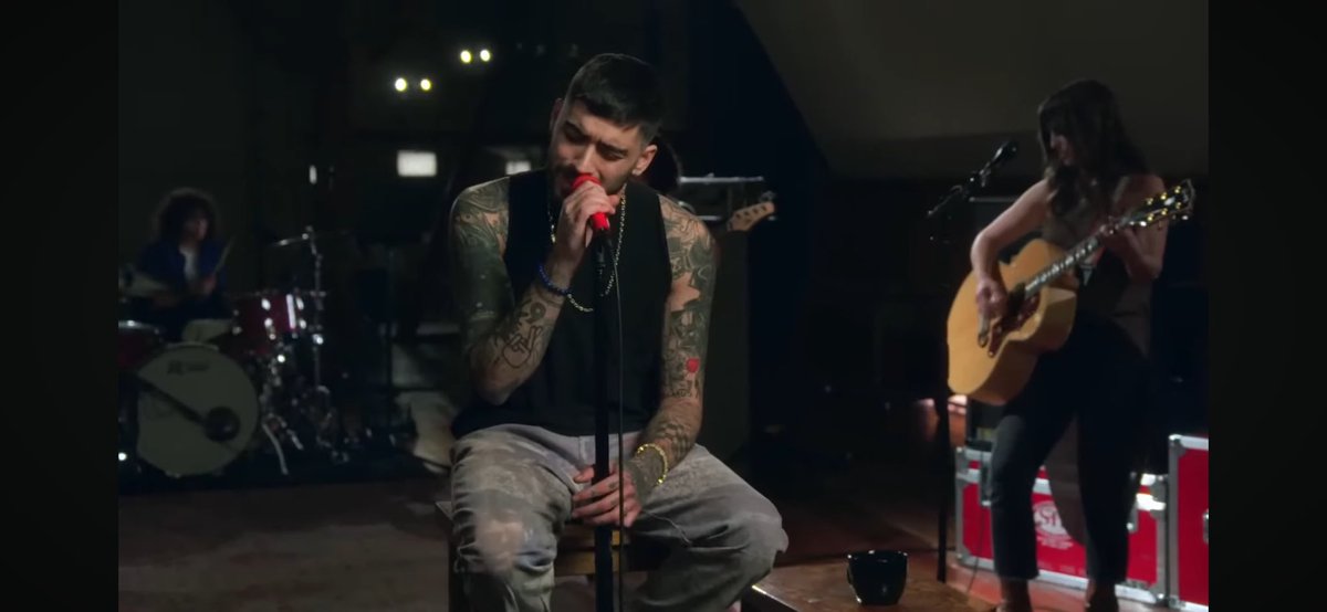 ZaynNewsBRA's tweet photo. Zayn na #AlienatedLivePerformance entregando tudo! https://t.co/1uMCdZq0SJ
