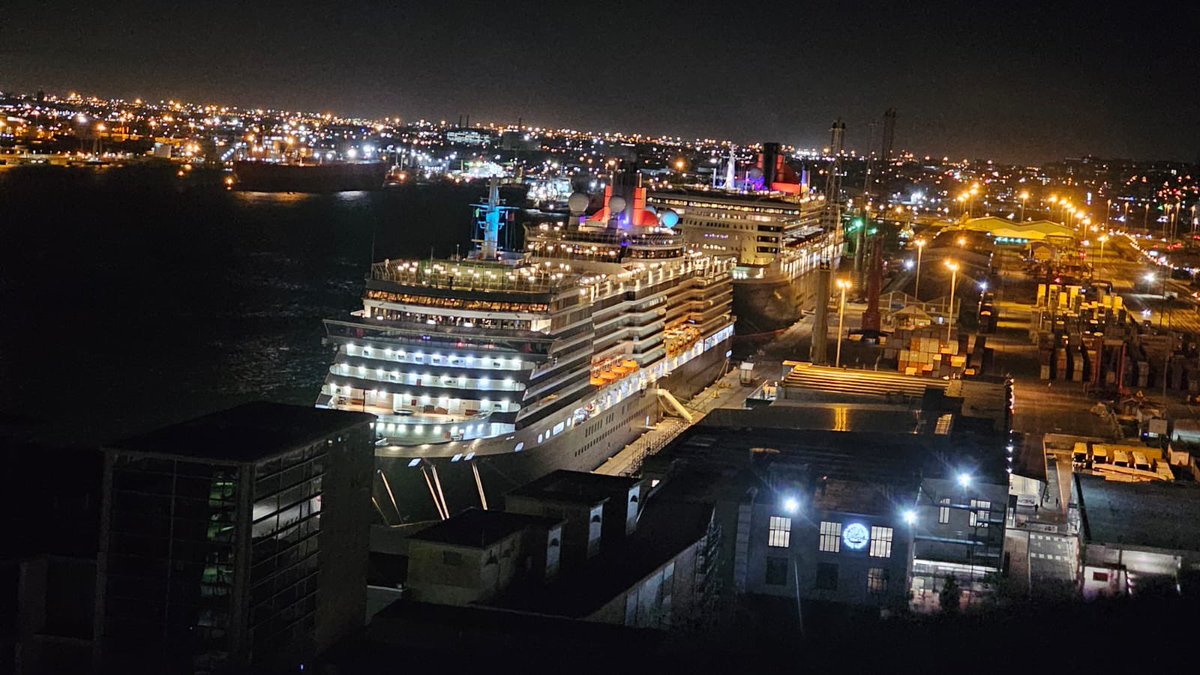 🚢 Historic moment for Cape Town as both Queens Cruise liners dock, bringing thousands of visitors & waves of economic benefits! Proud to support this initiative as we facilitate growth in the cruise sector. A stunning sight at our V&A Waterfront terminal! #ChooseCapeTown