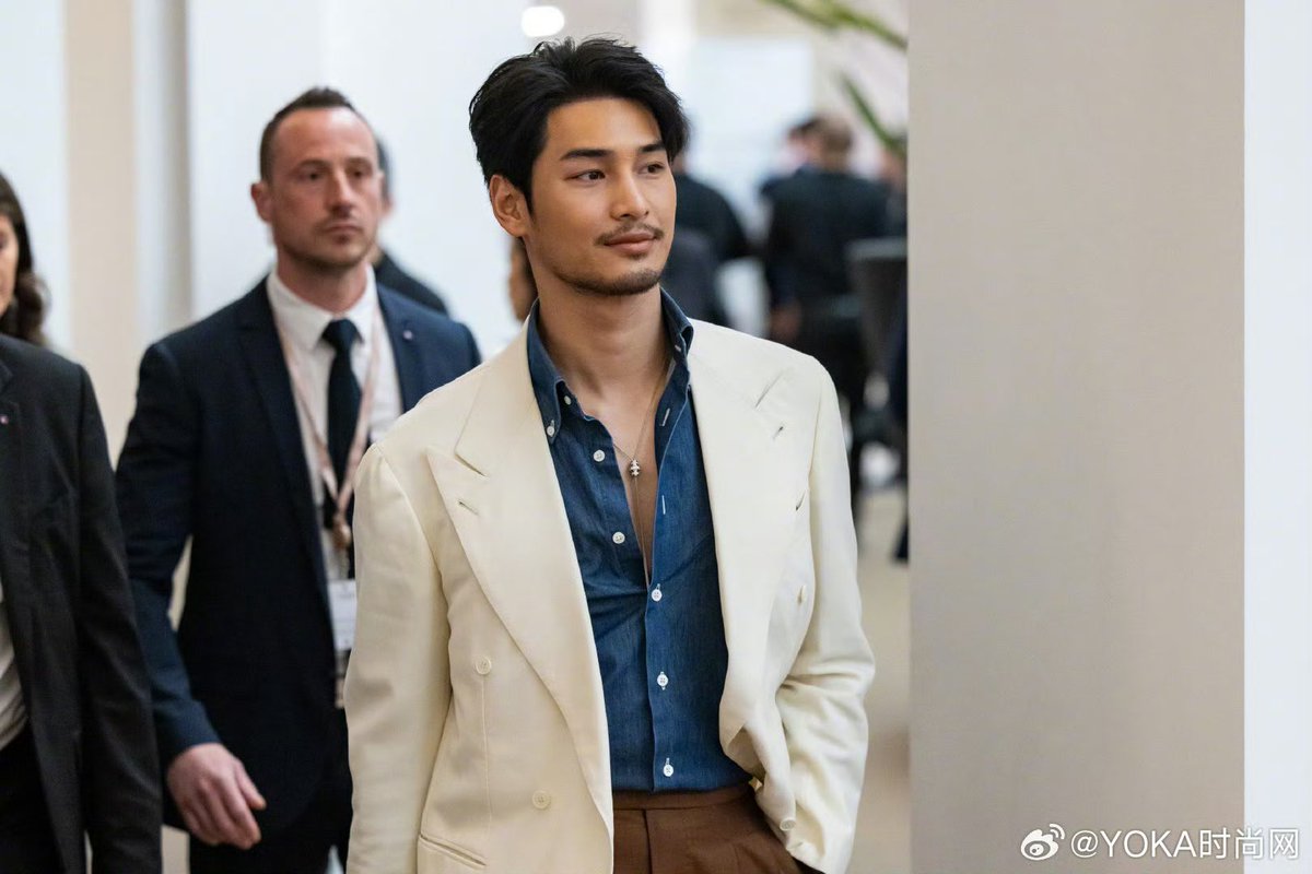 ApoNattawinofc's tweet photo. APO Nattawin Friend of Piaget made a handsome appearance in the Piaget Geneva Haute Horlogerie Exhibition hall #WatchesAndWonders2024  

APO X PIAGET150 
@Nnattawin1 @Piaget @watcheswonders 
#ApoNattawin #APOPiagetWWG2024 
#Piaget #Piaget150

🙏🏻 Weibo : YOKA时尚网 https://t.co/HbkFHzYL2H