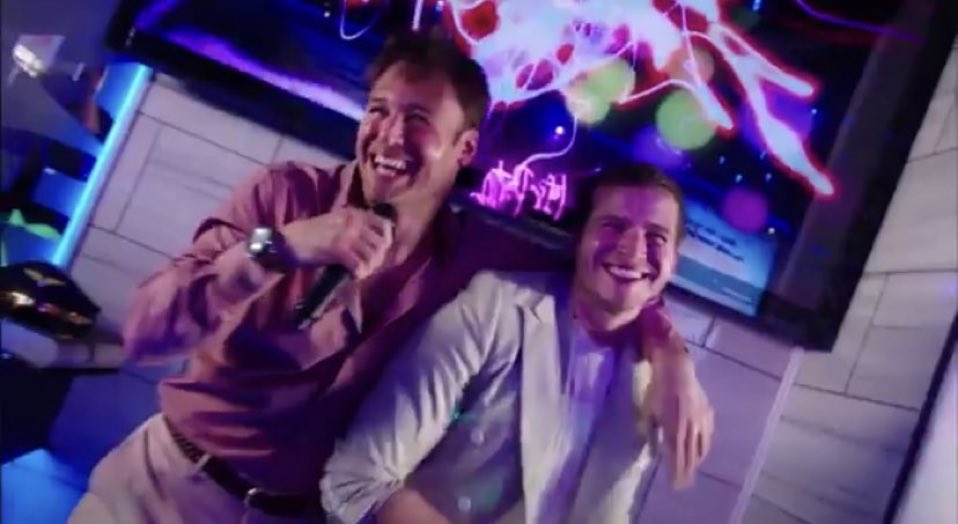 KyRosesYt's tweet image. Pov : there’s going to kiss but won’t remember it