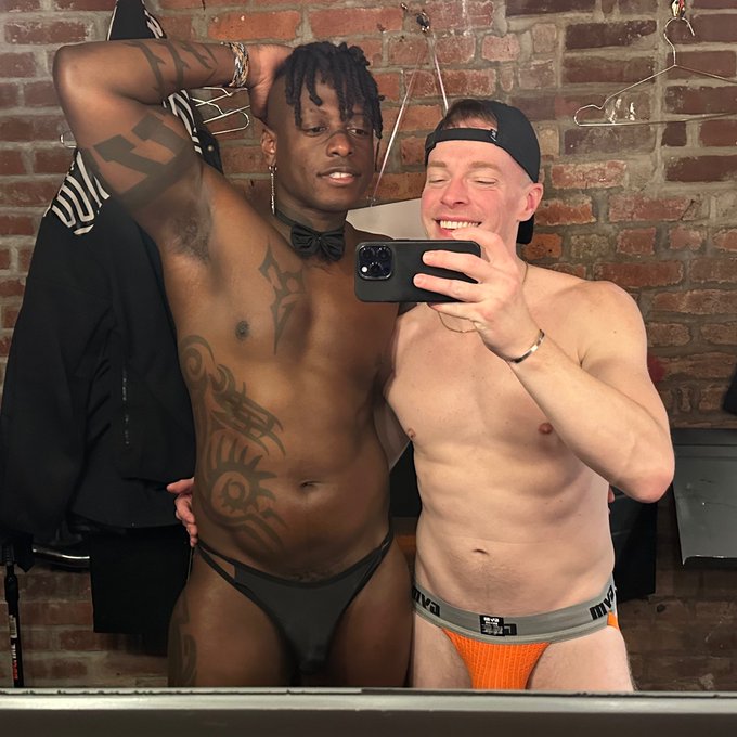 Sex with a live audience? Ok I guess there are a FEW things I haven't done ?

Shout out to @ThroatSeeker