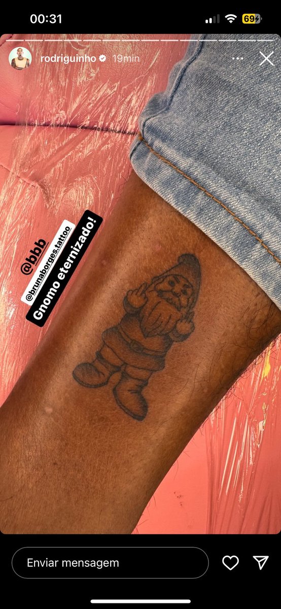 Rodriguinho fez um tatuagem em homenagem ao quarto Gnomo, que participou no #BBB24.