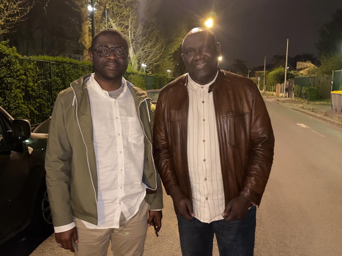 Rencontre ce soir avant le départ pour Conakry avec l’homme de conviction, Fonike Manguè @FONIKEMENGUE . Des échanges très constructifs pour la marche de la démocratie dans notre pays. La Guinée 🇬🇳. À très bientôt.