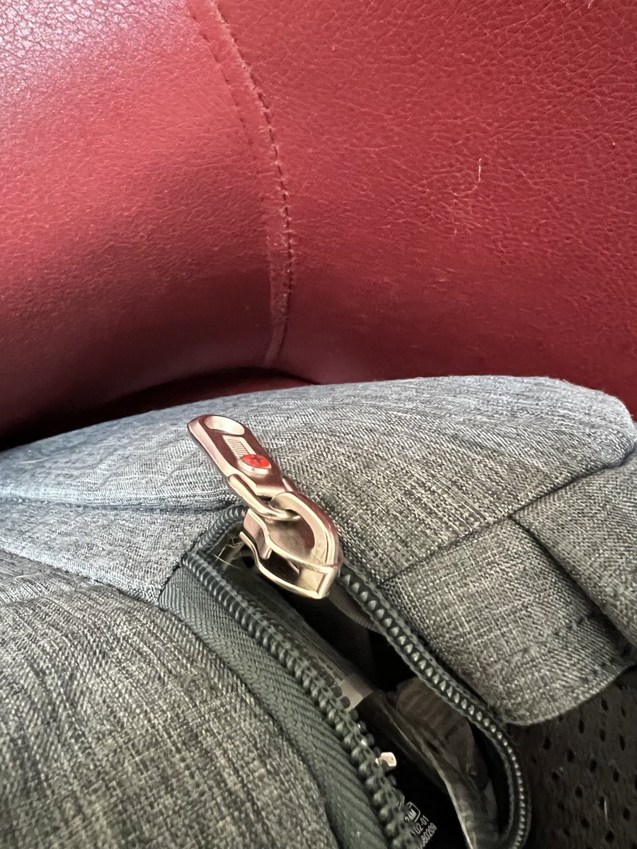 Hive mind:Is this fixable or do I just get a new backpack?