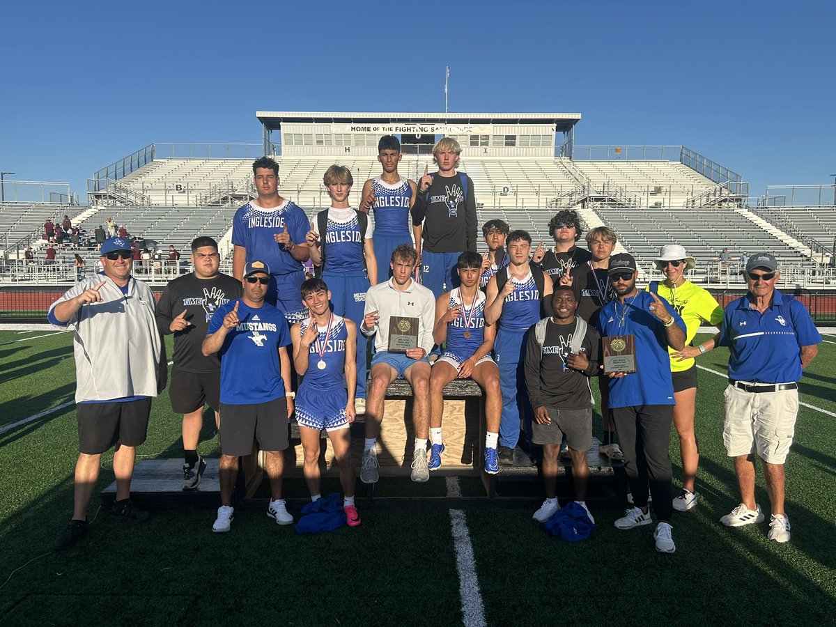 Area Champs!! <a href="/CoachRGonzales/">Robby Gonzales</a> <a href="/CoachQ33/">David McHugh</a> <a href="/coachhillis/">Coach Hillis</a> <a href="/CoachBarrolle/">Marquis Barrolle</a>