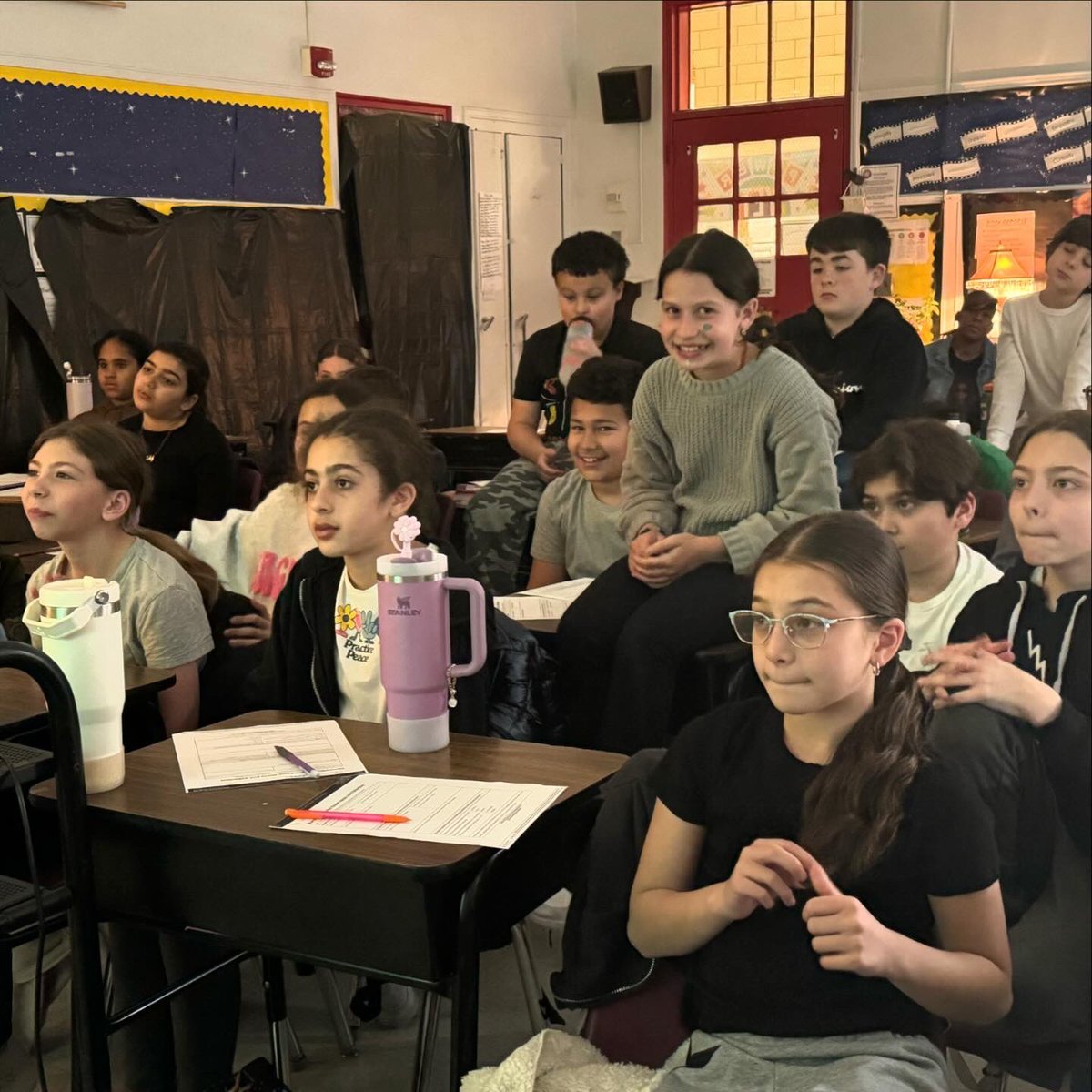 TARA_OGORMAN's tweet image. A big THANK YOU to @natgeo Explorer &amp;amp; Pulitzer Prize winning journalist @PaulSalopek for an inspiring #ExplorerClassroom Storytelling Series Live Zoom call! Curiosity &amp;amp; Empathy can take you far! @ExploreInside 💛💛💛 #education #featured #storytelling
