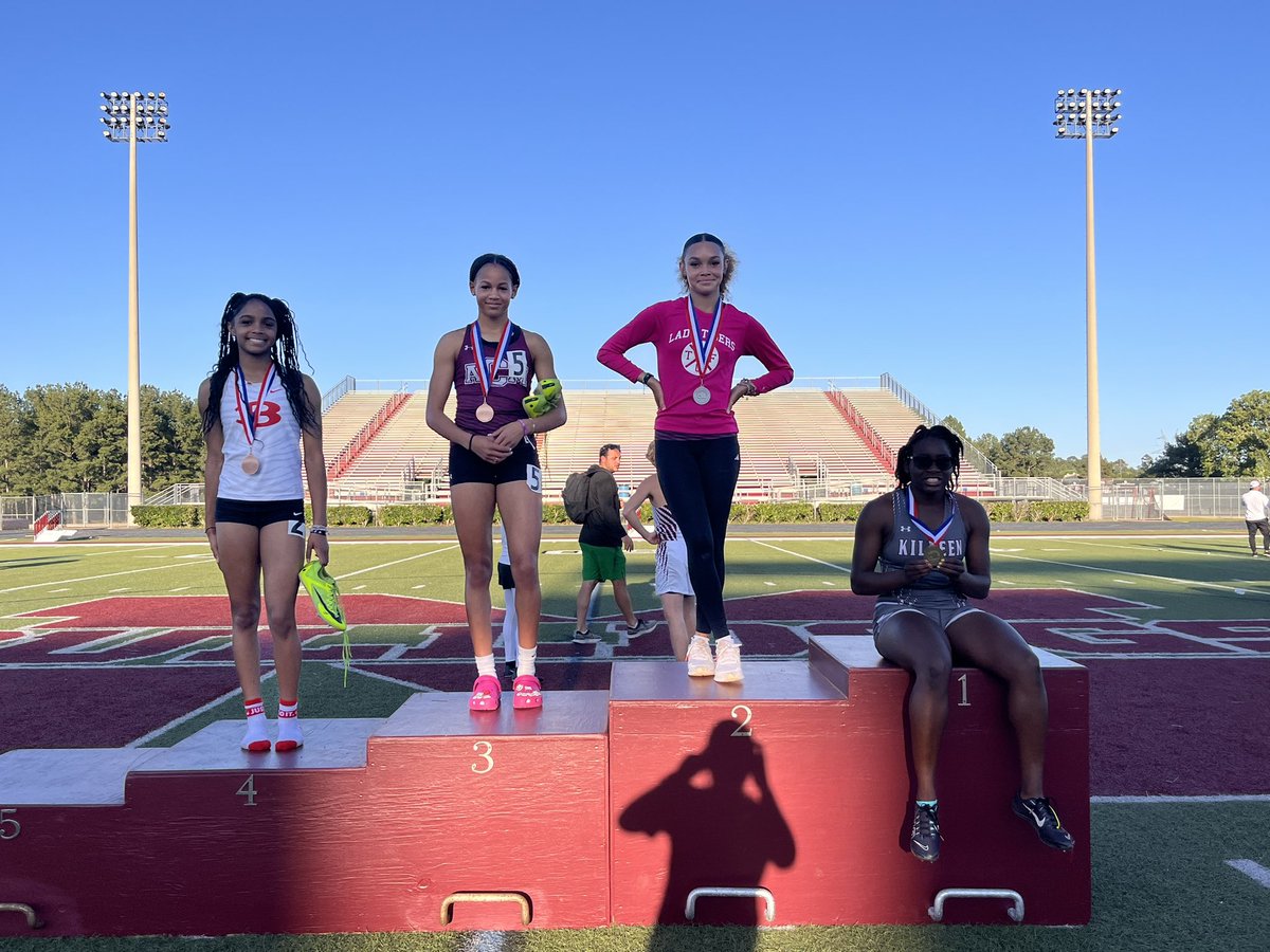 Regional Qualifier!! Congratulations to Damauria Nolan-Hemphill for placing 4th in the 200m!! Way to go Damauria!! #RegionalQualifier #GoTigers @BeltonHS @BeltonISDAth