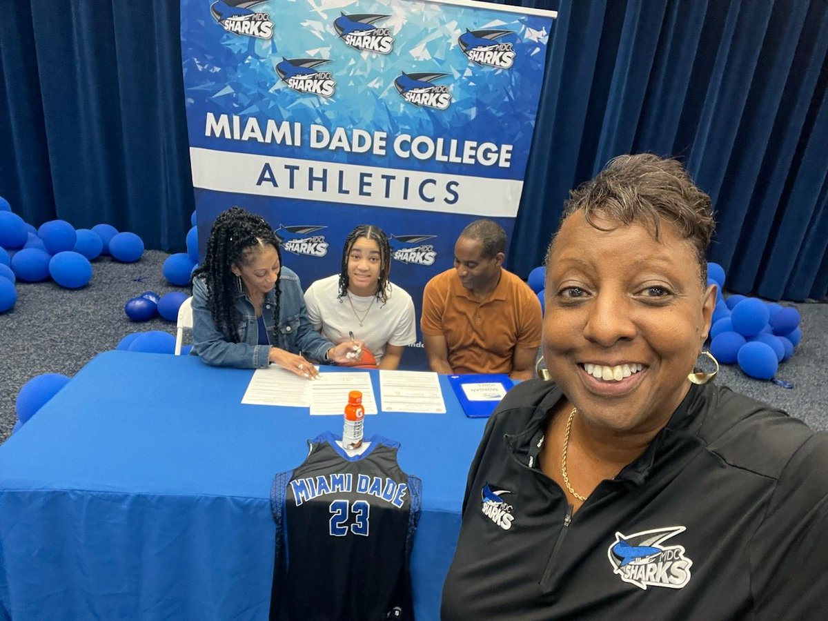 Congrats to Hoopers NY 2024 5-9 PG Morgan Jones from South Carolina gets full scholarship to attend Miami Dade College in FL, thanks Coach Summons @_BlakeDerrick @NYGHoops @WorldExposureWB @NYCHoopsnball @NYCHoops @InsiderExposure @BlueStarMedia1