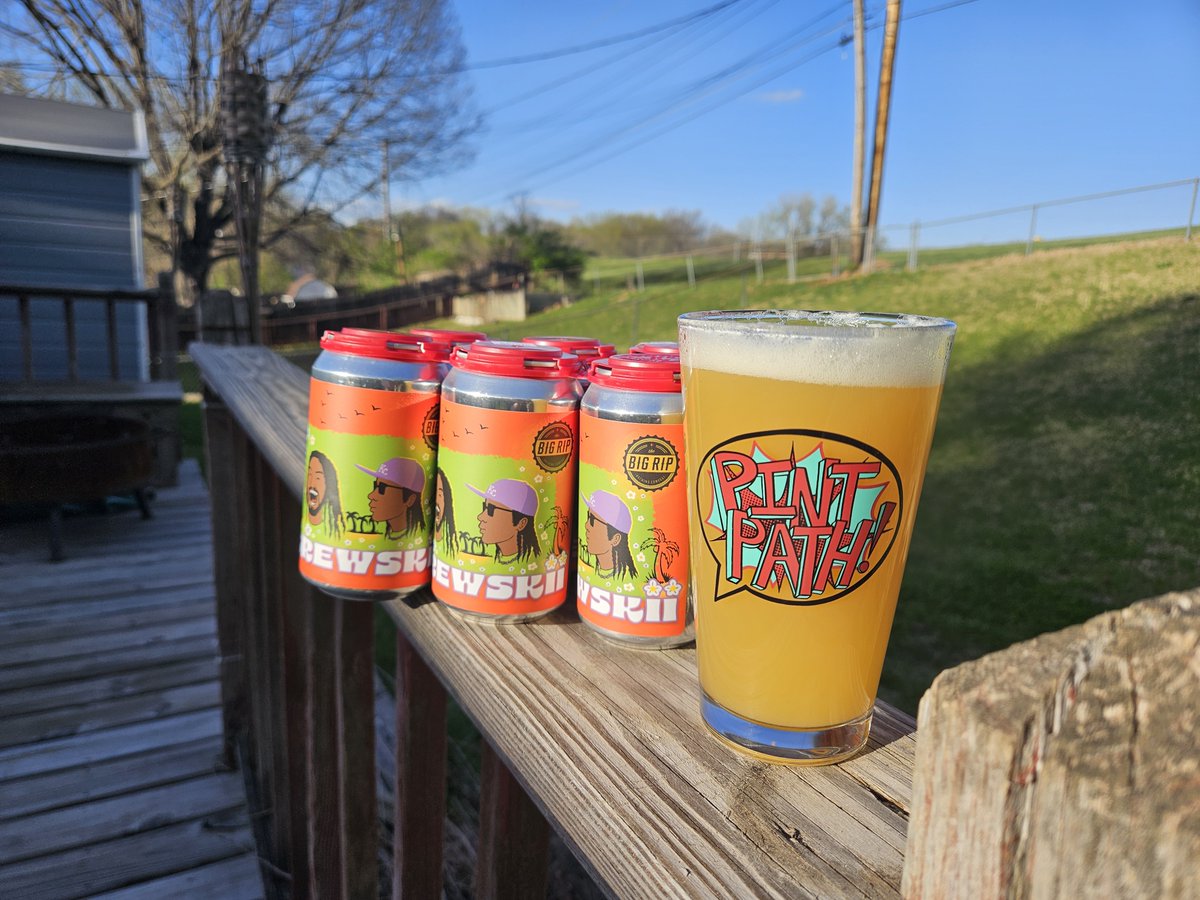 Big Rip Brewing Brewskii is a Peach and Mango IPA that's perfect for a vacation or just your backyard (see second pic). This collab w/ local artists Rayvon Oddboy (pictured) &amp; Tay Diggs will be released this Saturday (that's also Pint Path Day in NKC!)
facebook.com/events/9947625…