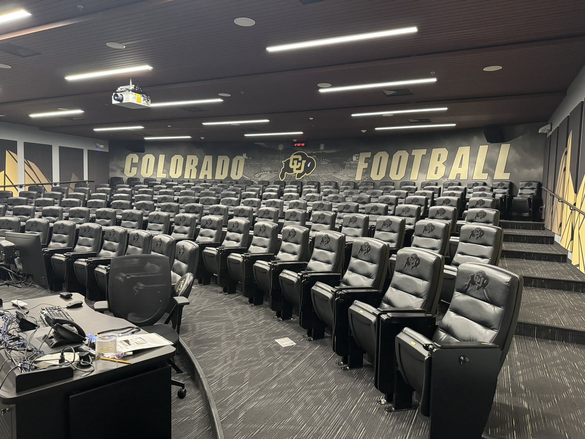 CoachAK_Power's tweet photo. Thank you so much @CUBuffsFootball and @LoadholtPhil for letting me come and learn from some of the best in the business. Learned some GOOD things this morning. Can’t wait to take it back to my own players. #skobuffs #bigbodiesofboulder https://t.co/E8KEB6nWFp